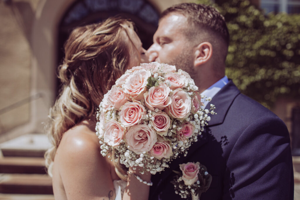 Kleine Sommerhochzeit in Seifhennersdorf – Emotionale Hochzeitsfotos trotz 32 Grad Heiraten Oberlausitz