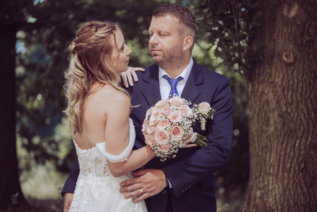 Kleine Sommerhochzeit in Seifhennersdorf – Emotionale Hochzeitsfotos trotz 32 Grad hochzeit-seifhennersdorf-oberlausitz-sachsen-dresden-görlitz