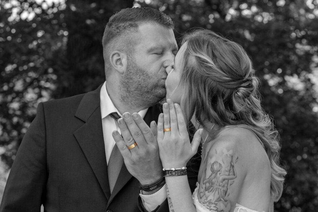 Kleine Sommerhochzeit in Seifhennersdorf – Emotionale Hochzeitsfotos trotz 32 Grad Heiraten Löbau Zittau Görlitz Bautzen