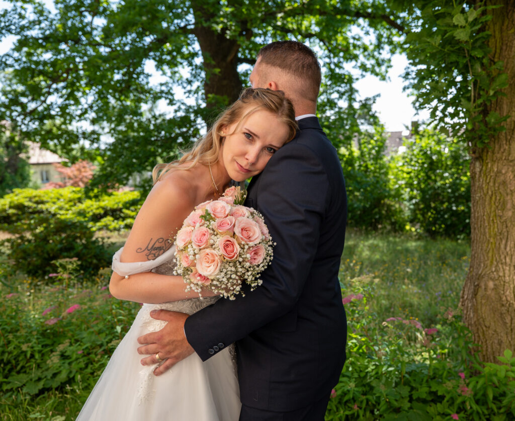 Kleine Sommerhochzeit in Seifhennersdorf – Emotionale Hochzeitsfotos trotz 32 Grad Hochzeitsfotograf Landkreis Görlitz